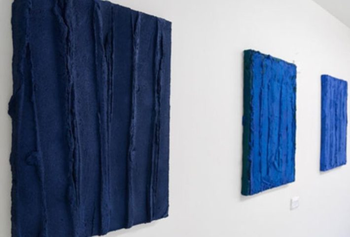 Dal cantiere alla galleria d’arte, le opere materiche di Francesco Greco in mostra da Artètika